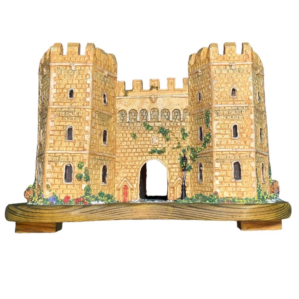 Vintage Pauline Ralph Music Box KING HENRY VIII'S GATE at WINDSOR CASTLE